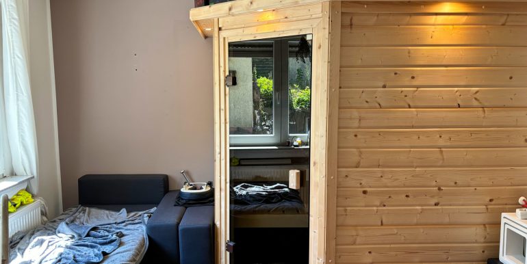 Durchgangszimmer mit Sauna EG