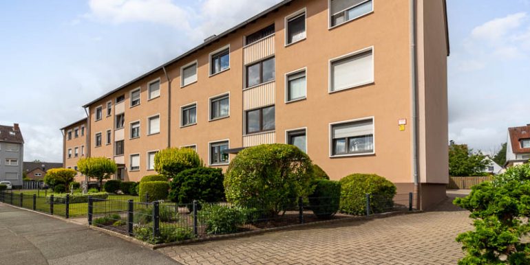 Das charmante Mehrfamilienhaus aus dem Jahr 1967 besticht durch seine zeitlose Architektur