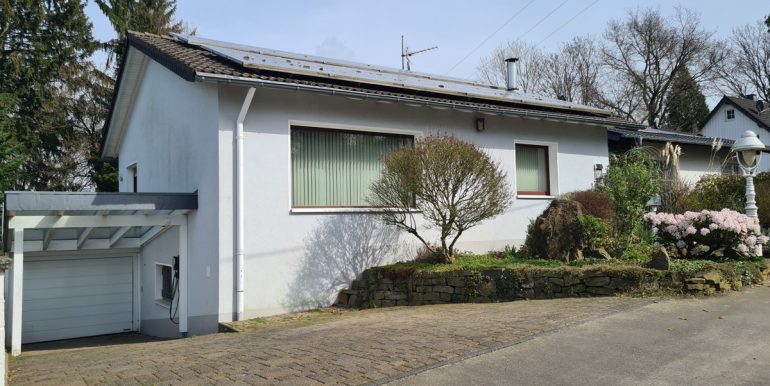 Garage und Carport mit Wallbox