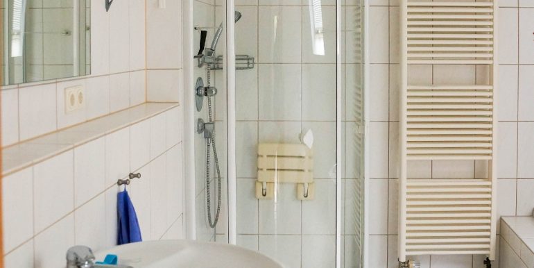 Dusche im Hauptbadezimmer