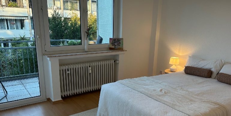 Schlafzimmer mit Balkon