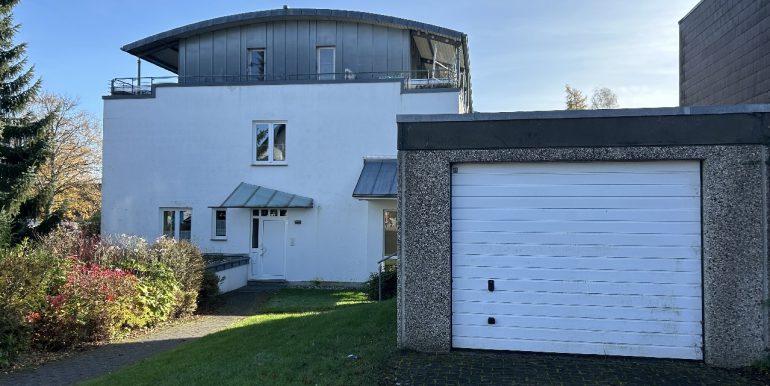 Wohnungseingang mit Garage