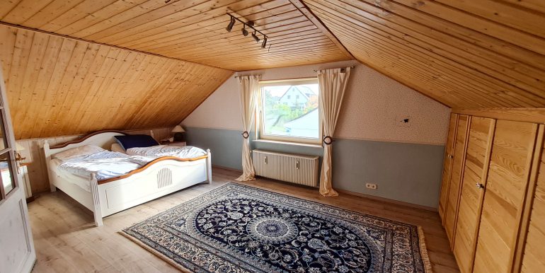 Schlafzimmer DG