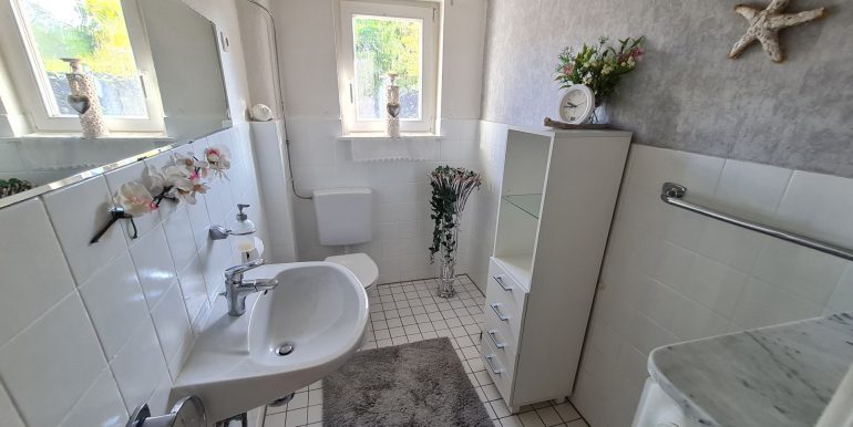 WC (Badewanne möglich)