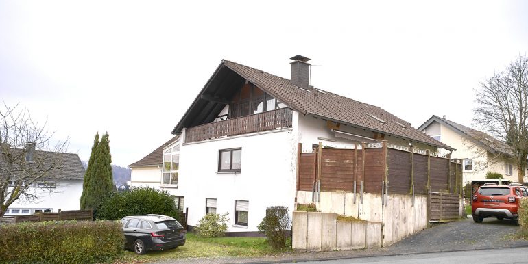 Stellplätze hinter dem Haus