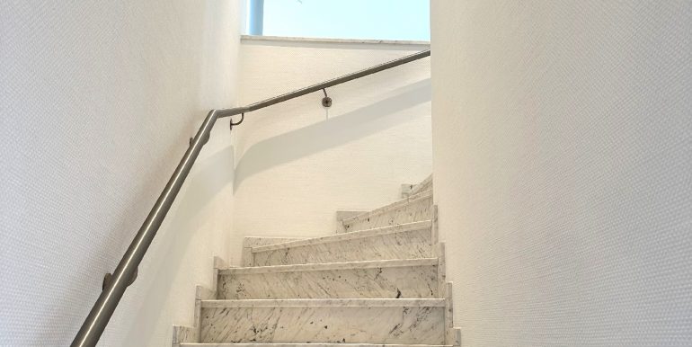 Treppe zum Wohnbereich